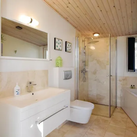 Three-bedroom Holiday In Feriehus *