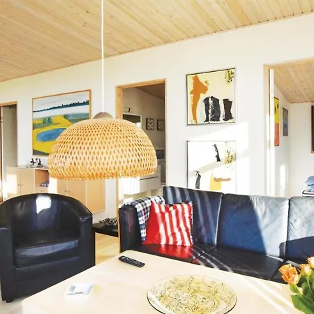 Three-bedroom Holiday In Feriehus